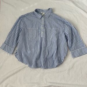 H&M 100% Cotton blue and white stripped button up with pockets
